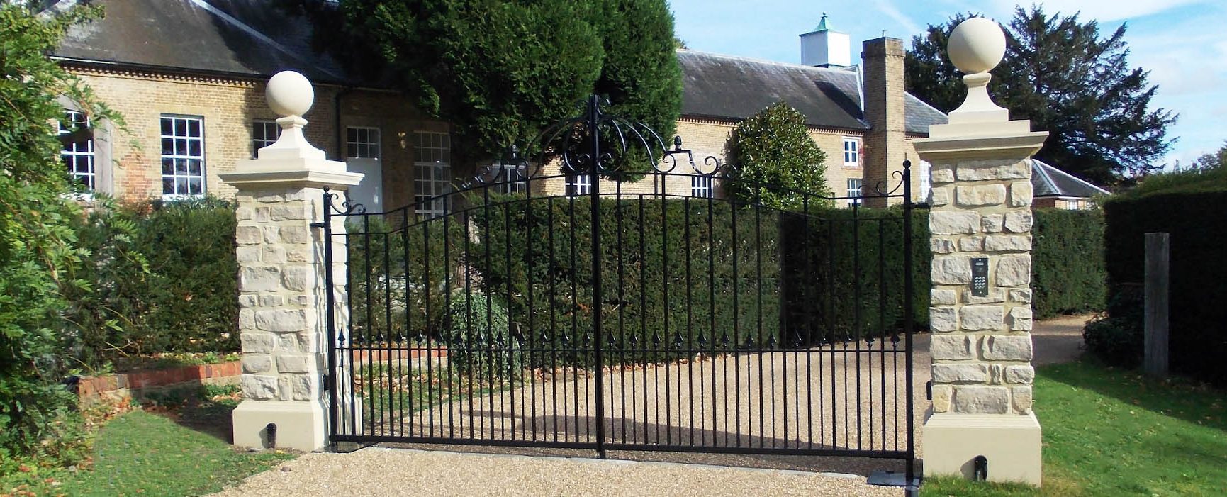 Metal Gate with Purpose build piers